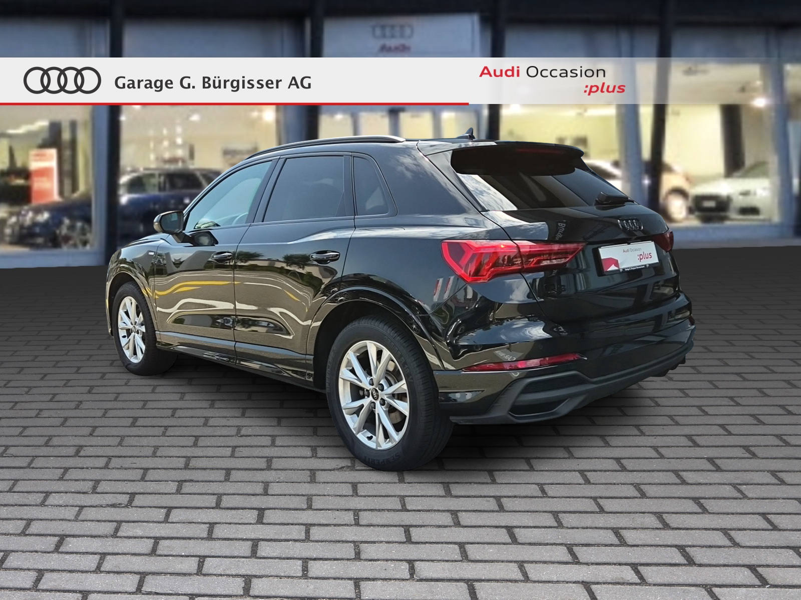 AUDI audi Q3 35 TFSI S line Attraction S-tronic Mythosschwarz Metallic-showroom-element-3