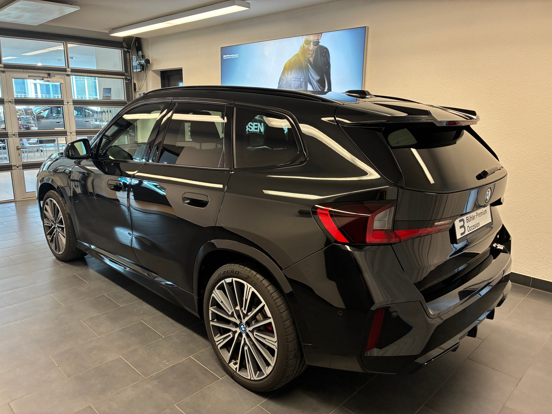 BMW X1 30e xDrive-showroom-element-3