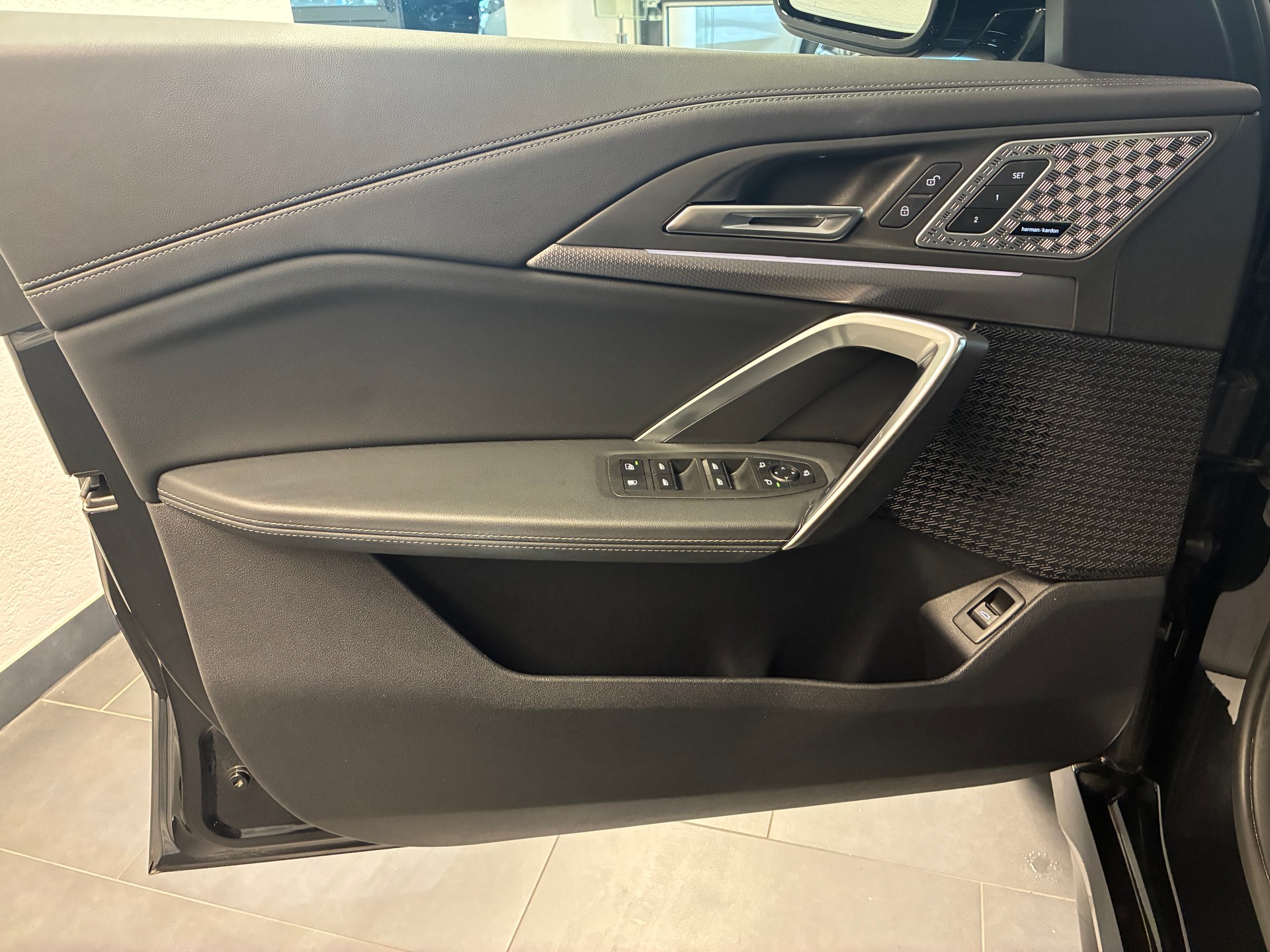 BMW X1 30e xDrive-image-16