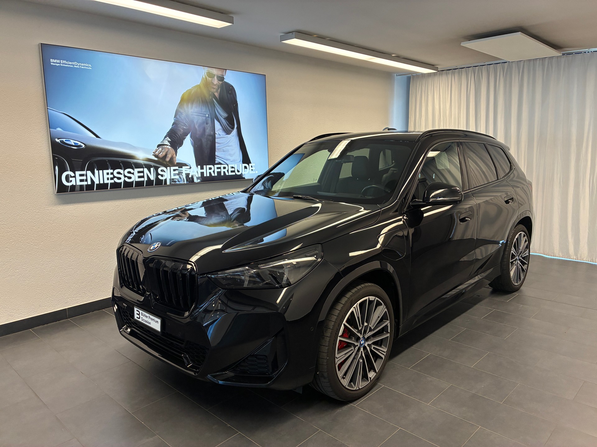 BMW X1 30e xDrive-showroom-element-1
