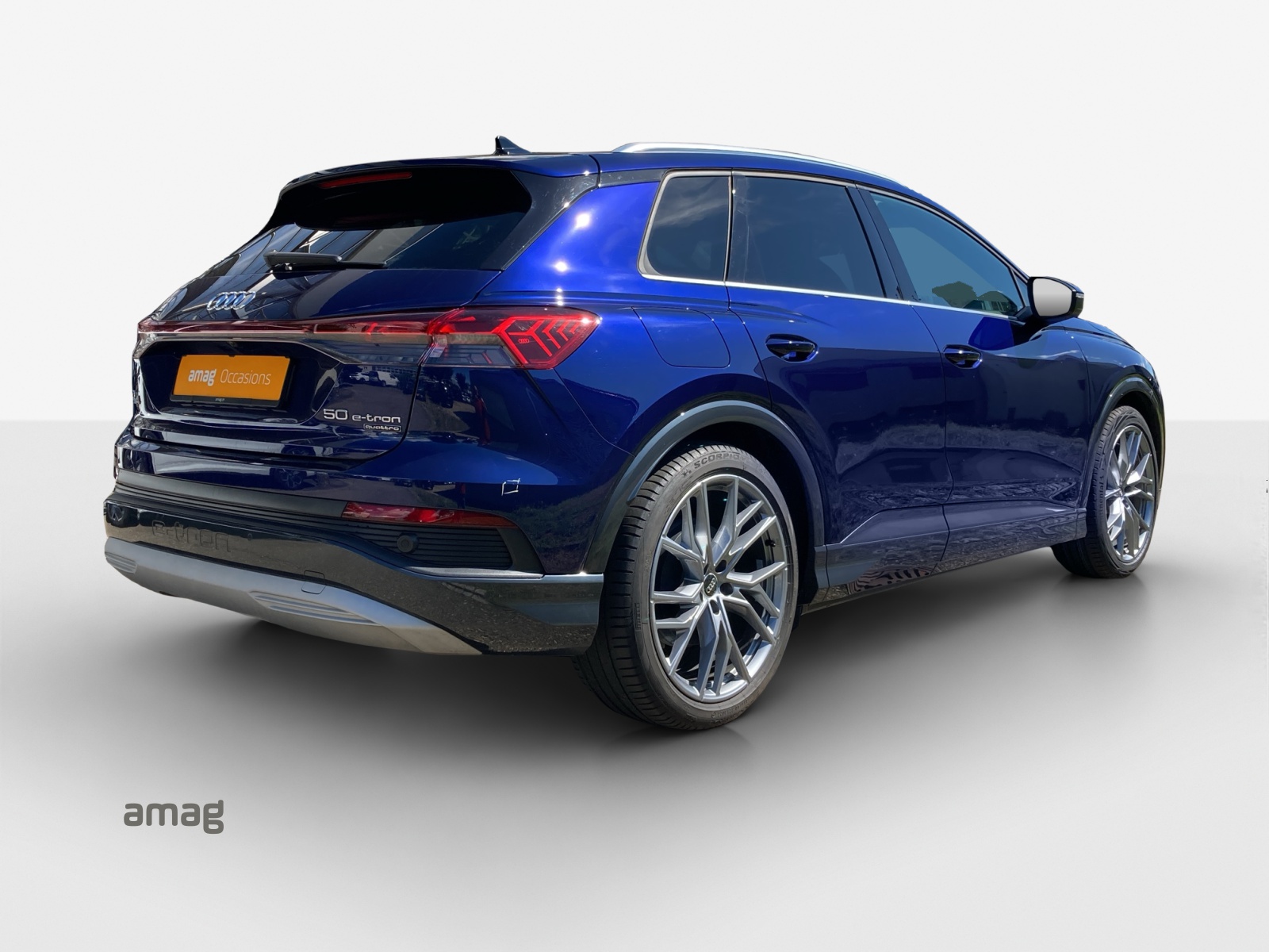 AUDI Q4 e-tron 50 quattro-image-4