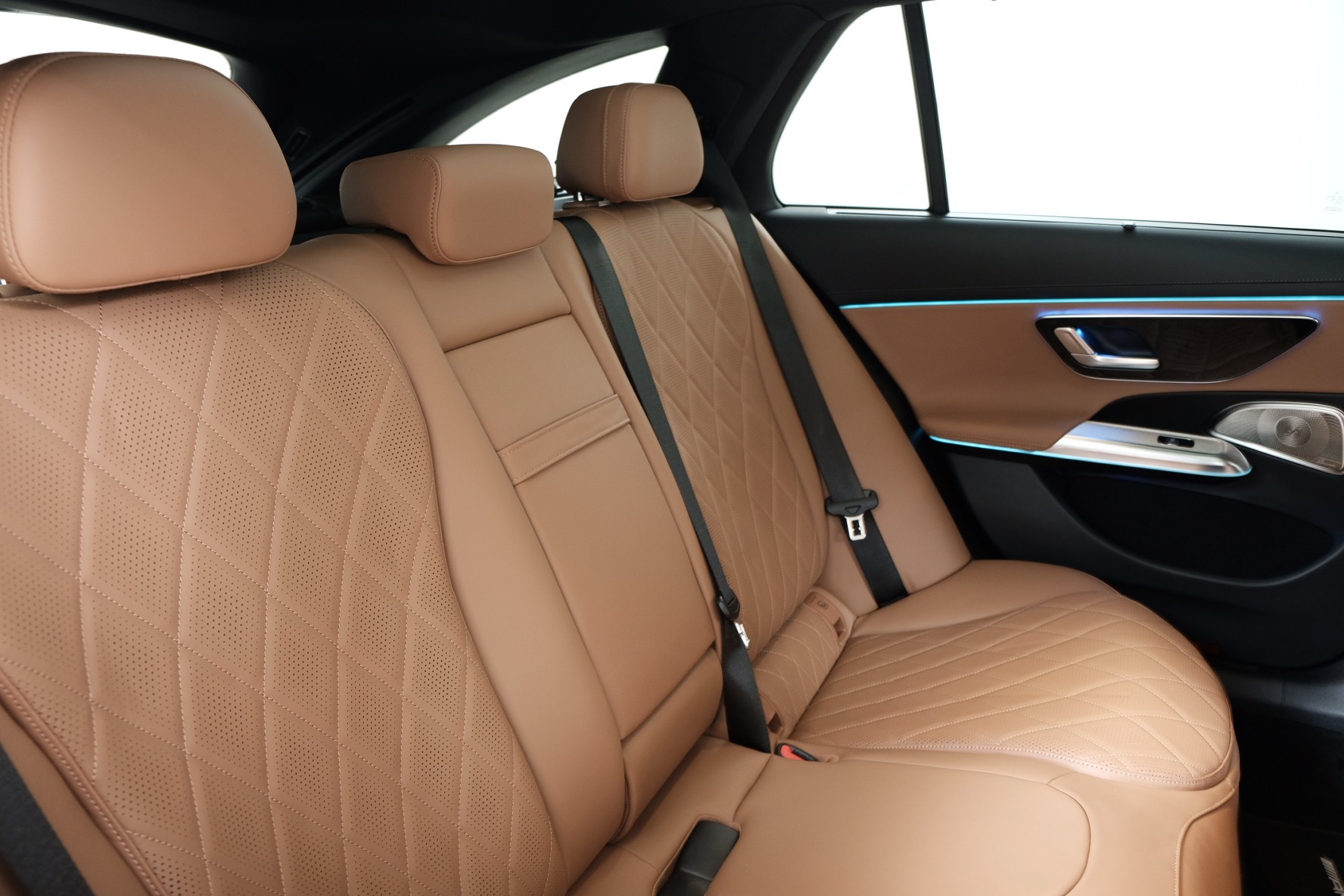 MERCEDES-BENZ E 450 d AMG Line 4Matic T-Modell S214-image-11