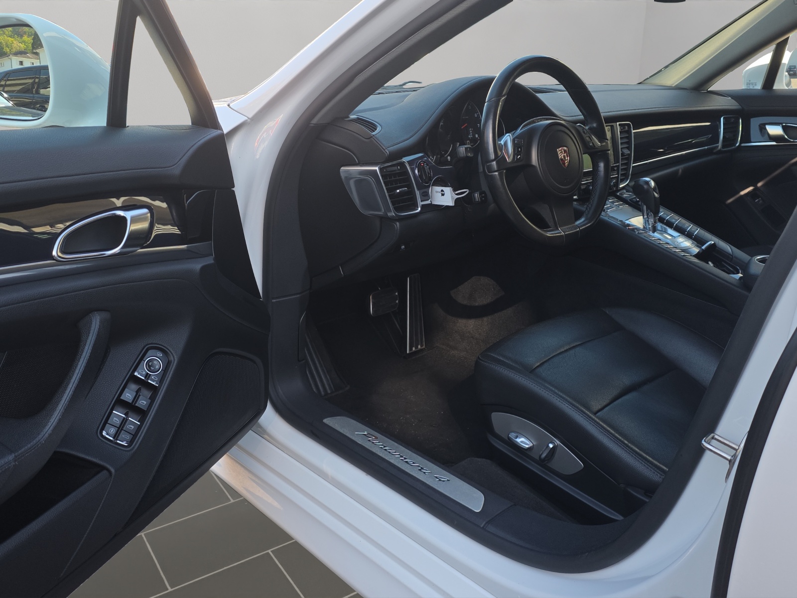 PORSCHE Panamera 4 3.6 PDK-image-6