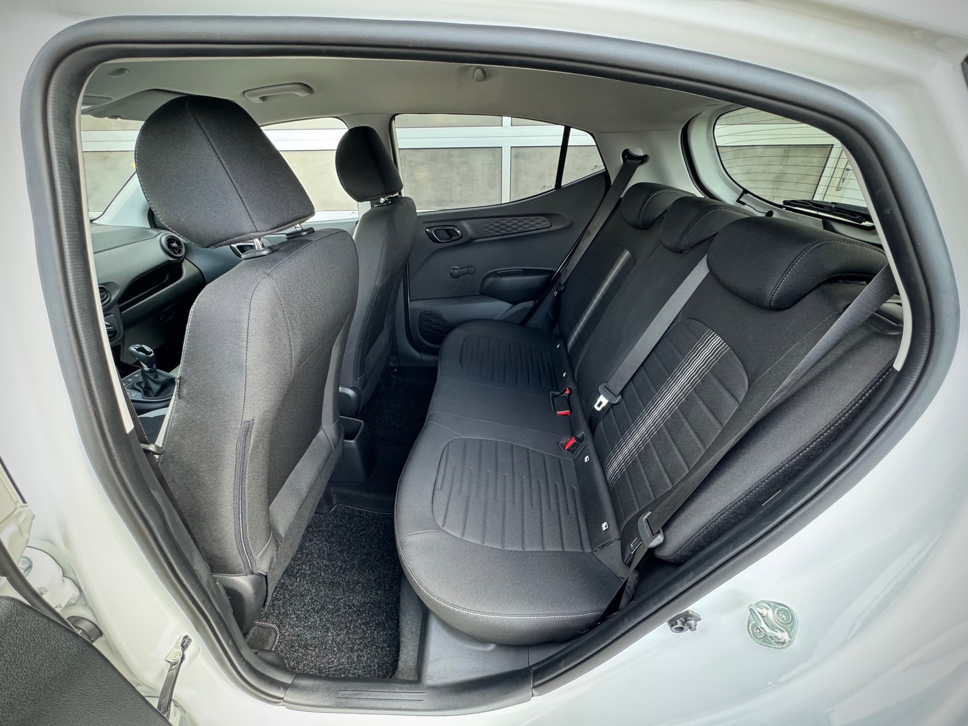 HYUNDAI i10 1.2 Amplia Automat - Véhicule Suisse (CH)-image-8