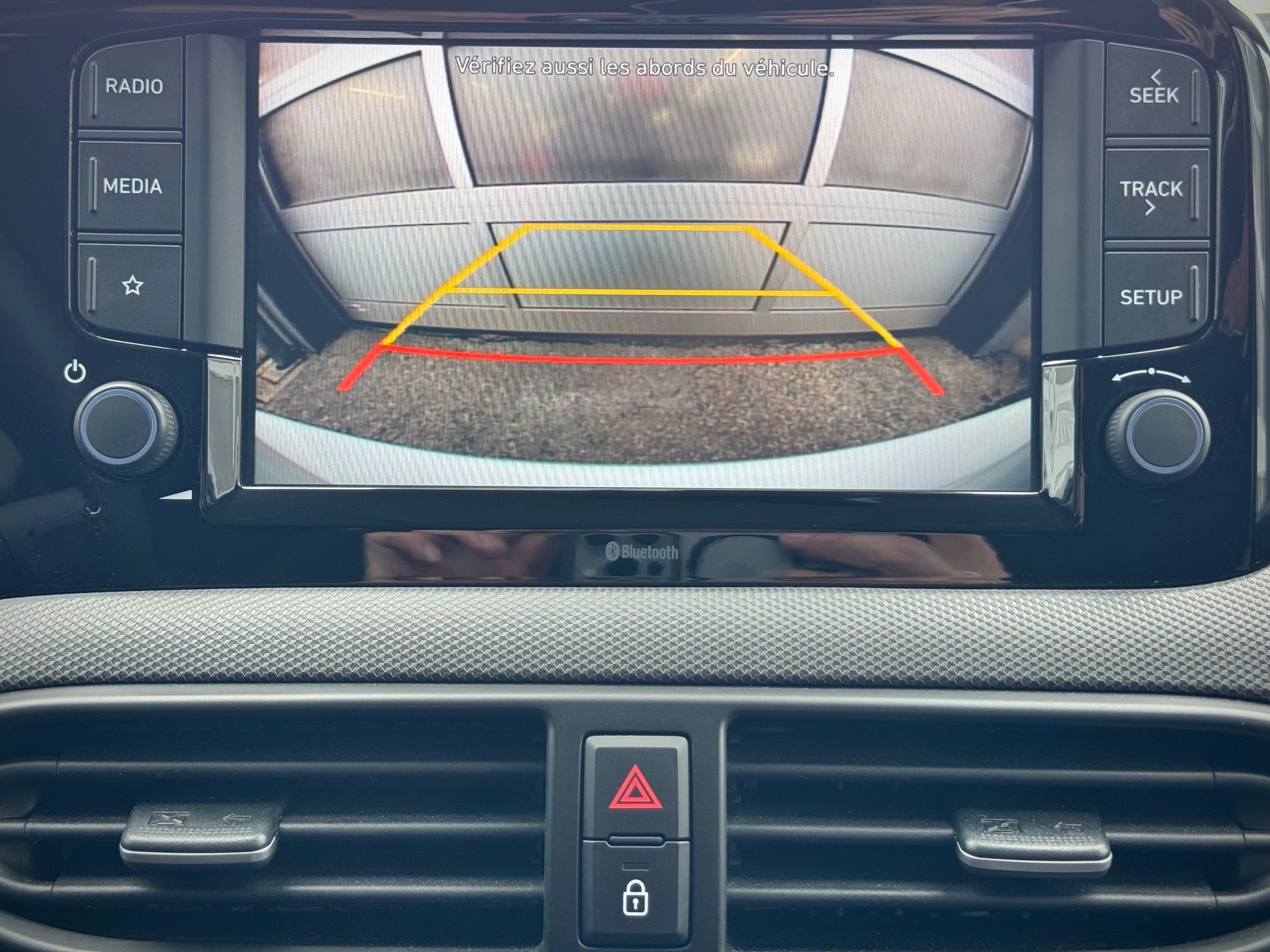 HYUNDAI i10 1.2 Amplia Automat - Véhicule Suisse (CH)-image-11