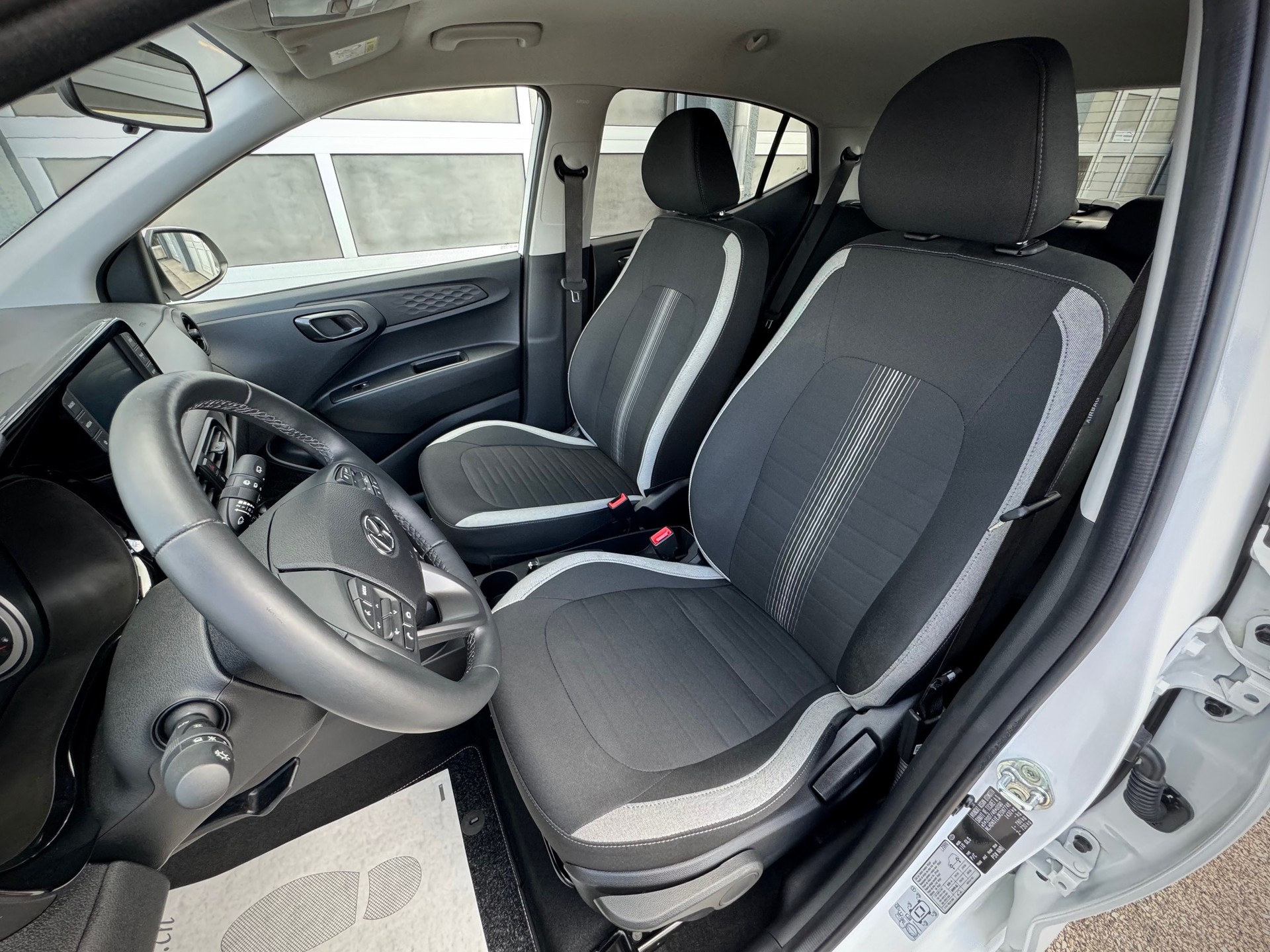 HYUNDAI i10 1.2 Amplia Automat - Véhicule Suisse (CH)-image-7