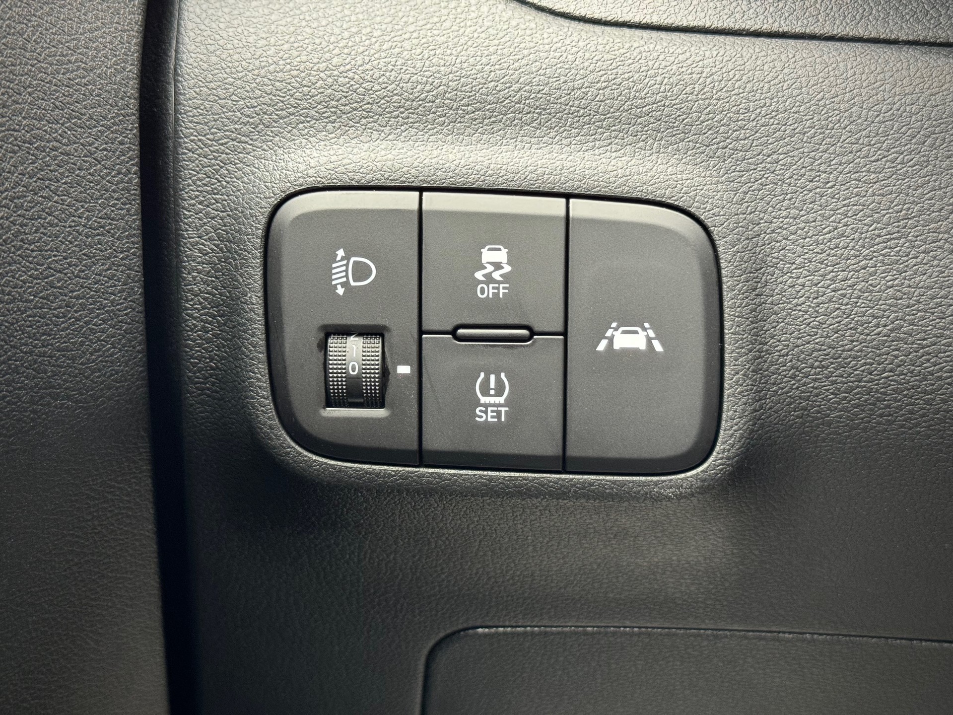 HYUNDAI i10 1.2 Amplia Automat - Véhicule Suisse (CH)-image-14