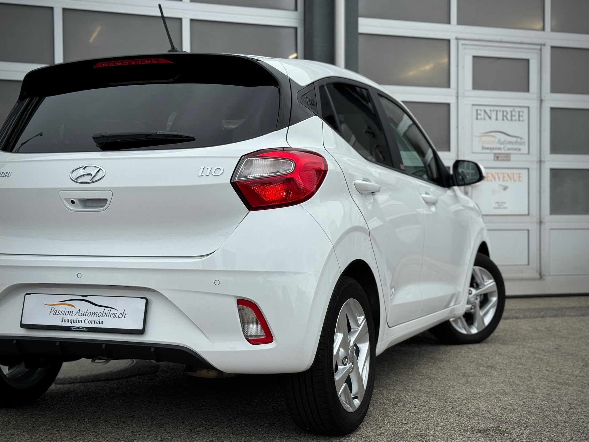 HYUNDAI i10 1.2 Amplia Automat - Véhicule Suisse (CH)-image-5