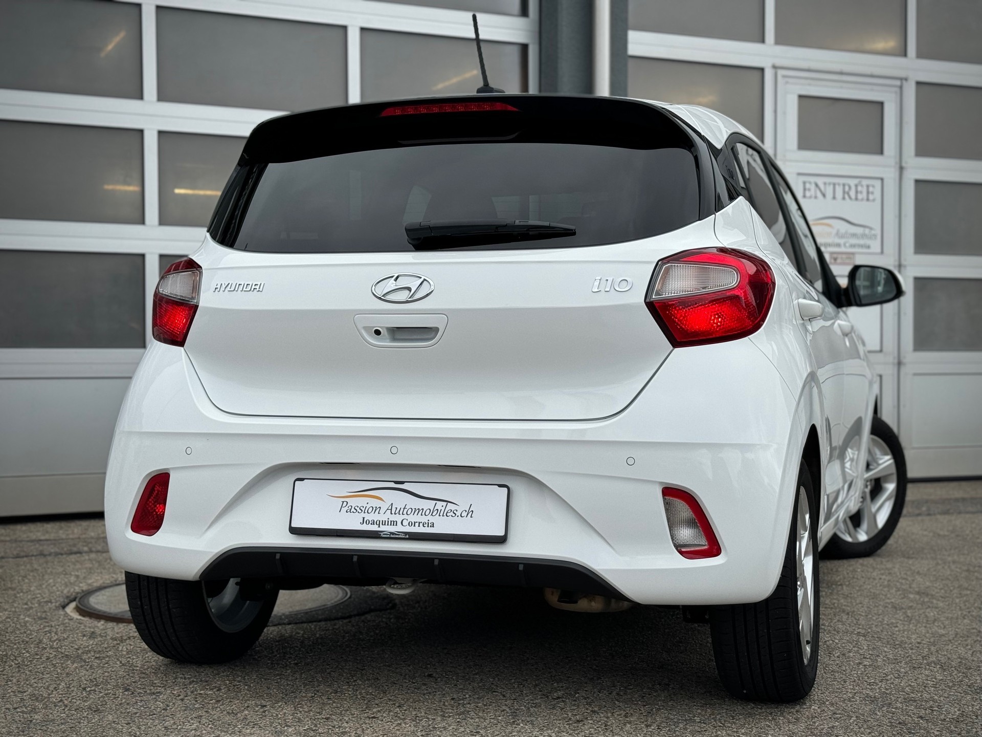 HYUNDAI i10 1.2 Amplia Automat - Véhicule Suisse (CH)-image-1