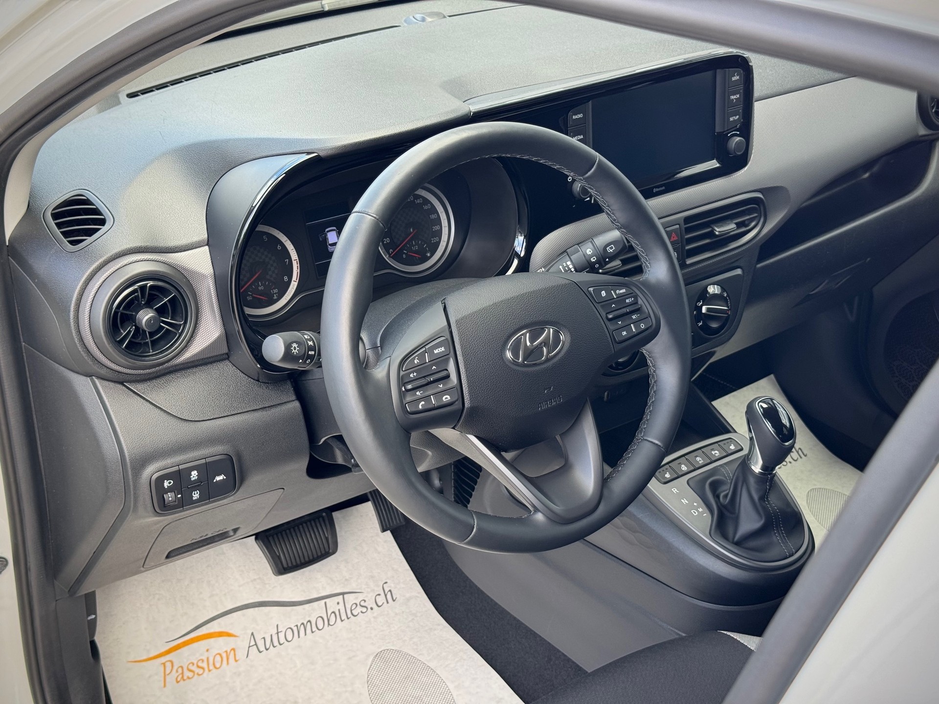 HYUNDAI i10 1.2 Amplia Automat - Véhicule Suisse (CH)-image-6