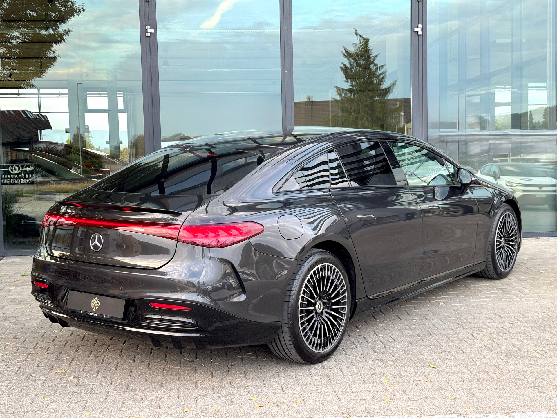 MERCEDES-BENZ EQS 450+ AMG Line-showroom-element-3