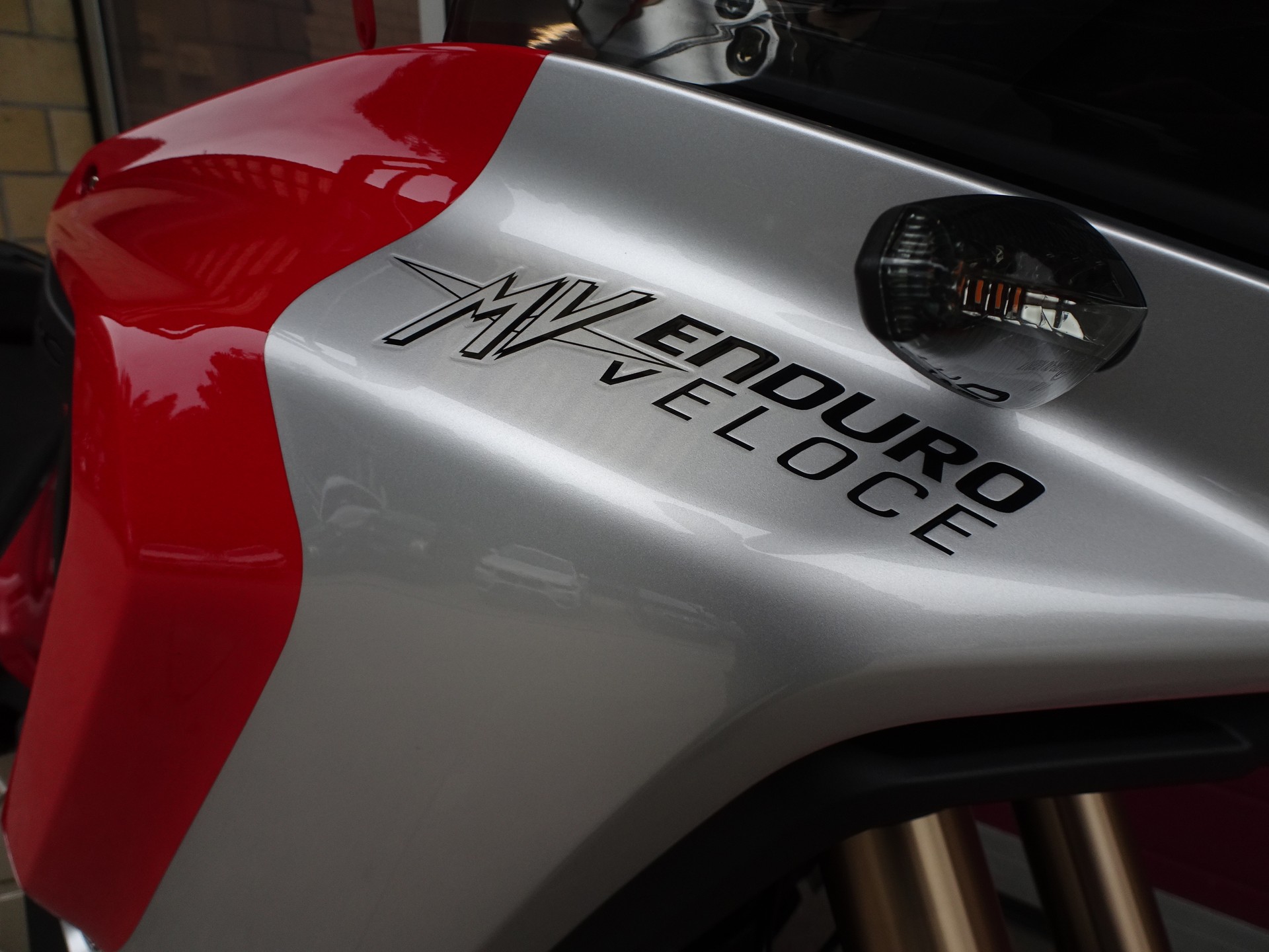 MV AGUSTA Enduro Veloce-image-12