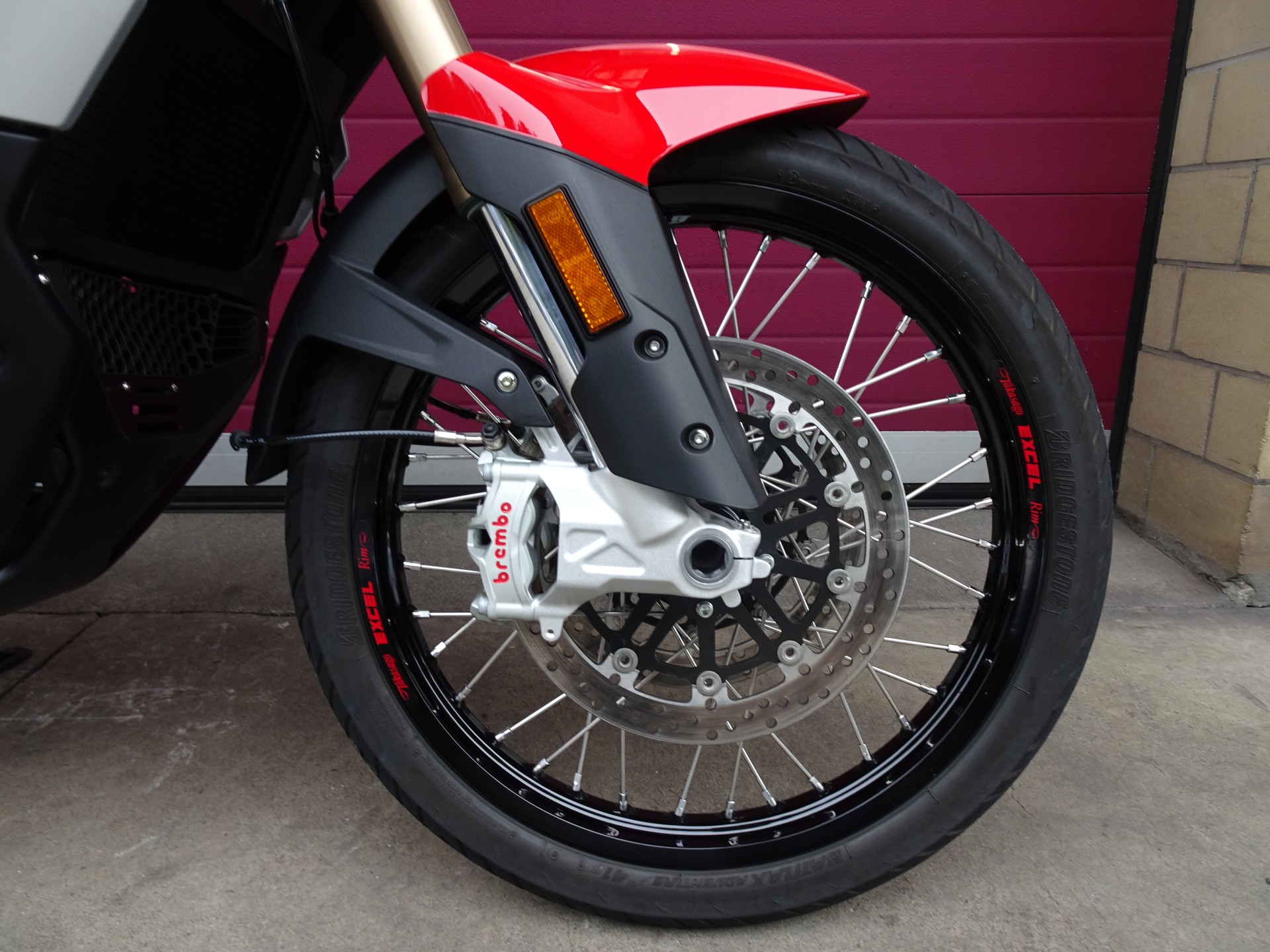 MV AGUSTA Enduro Veloce-image-1