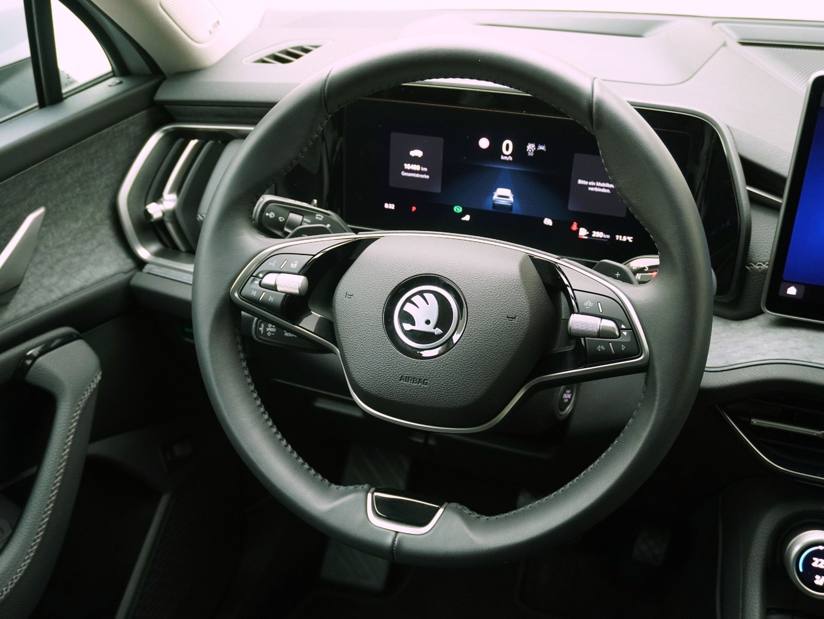 SKODA Kodiaq 2.0 TDI DSG Selection Suite 4WD-image-11