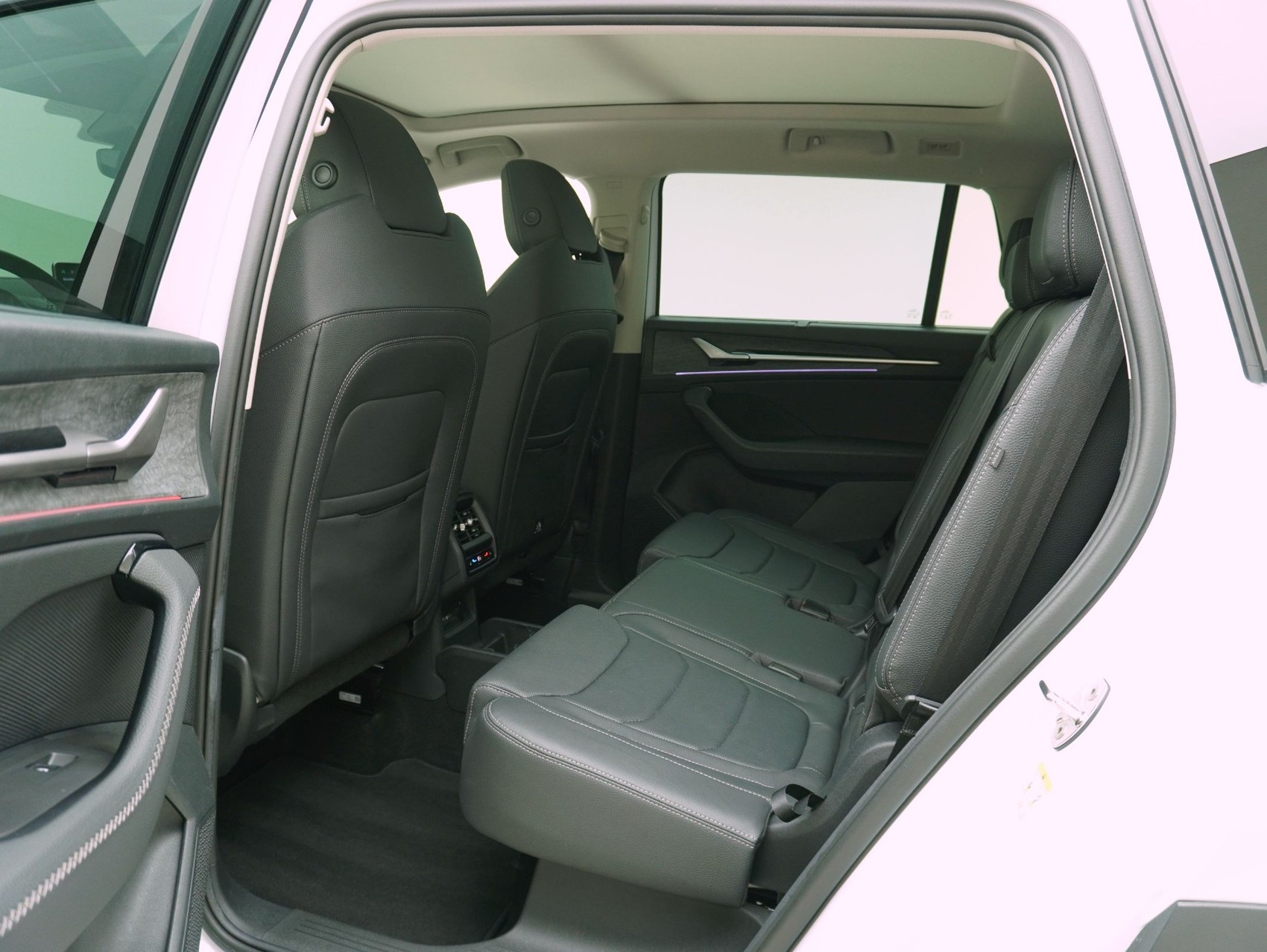SKODA Kodiaq 2.0 TDI DSG Selection Suite 4WD-image-12