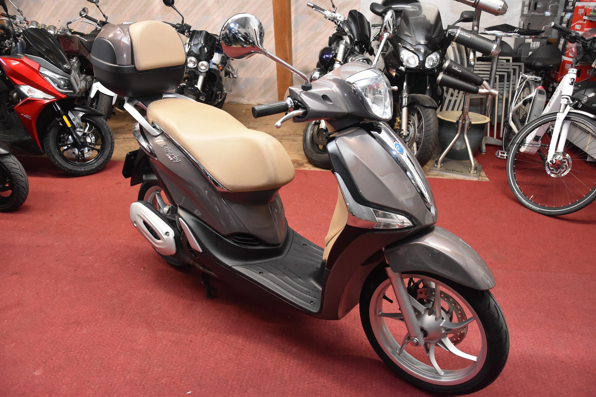 PIAGGIO Liberty 125 iGet ABS-image-4