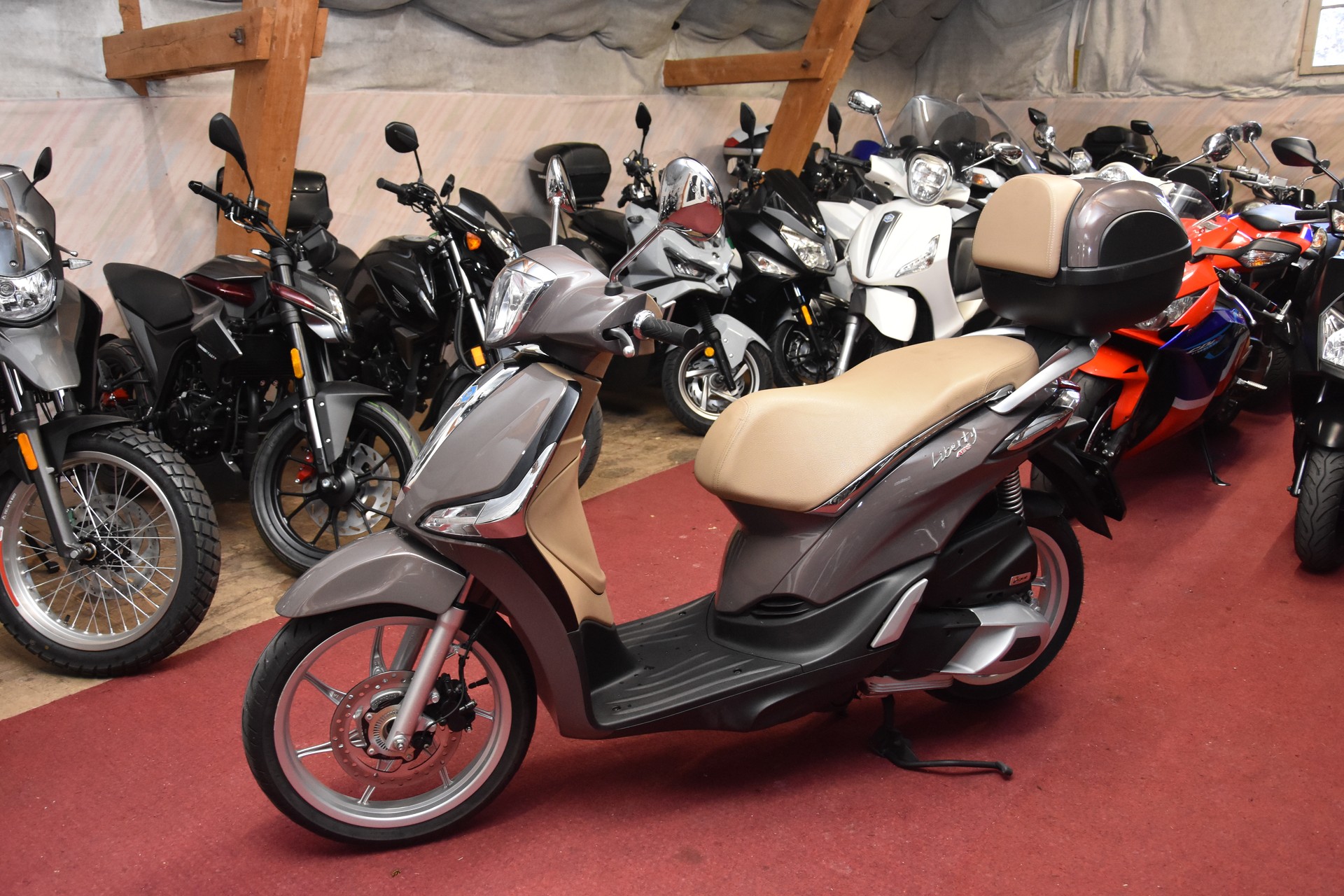 PIAGGIO Liberty 125 iGet ABS-image-1