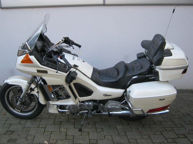 YAMAHA XVZ 1300 Venture-image-1