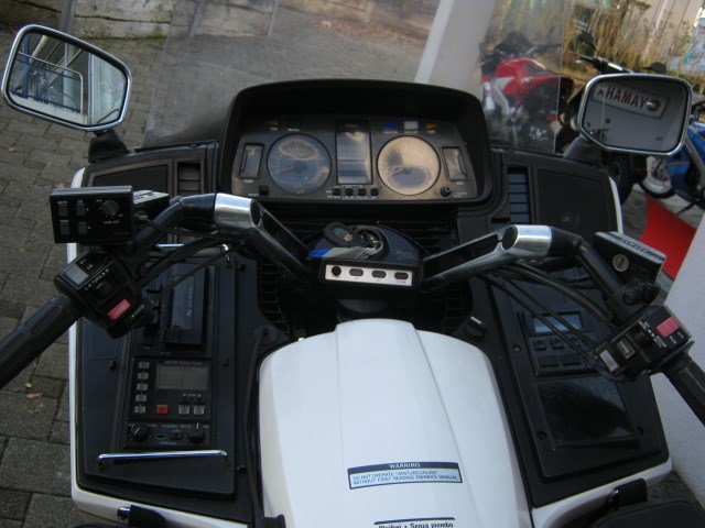 YAMAHA XVZ 1300 Venture-image-3