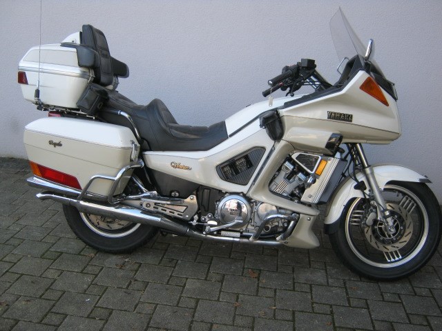 YAMAHA XVZ 1300 Venture-image-0