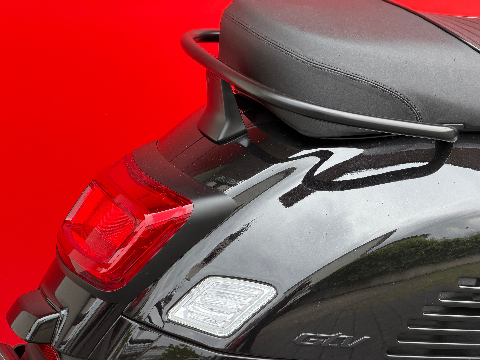 PIAGGIO Vespa GTV 300 "Notte" ABS-image-7