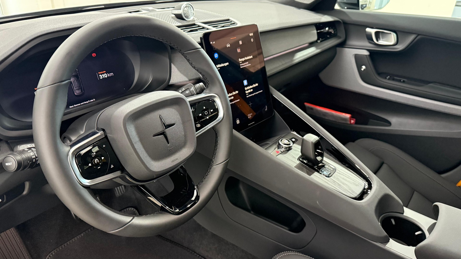 POLESTAR 2 Long Range Dual Motor Perfor-showroom-element-3
