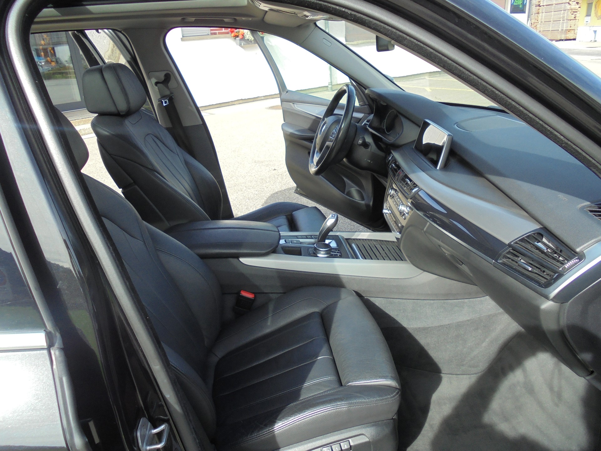 BMW X5 xDrive 30d Steptronic-image-15