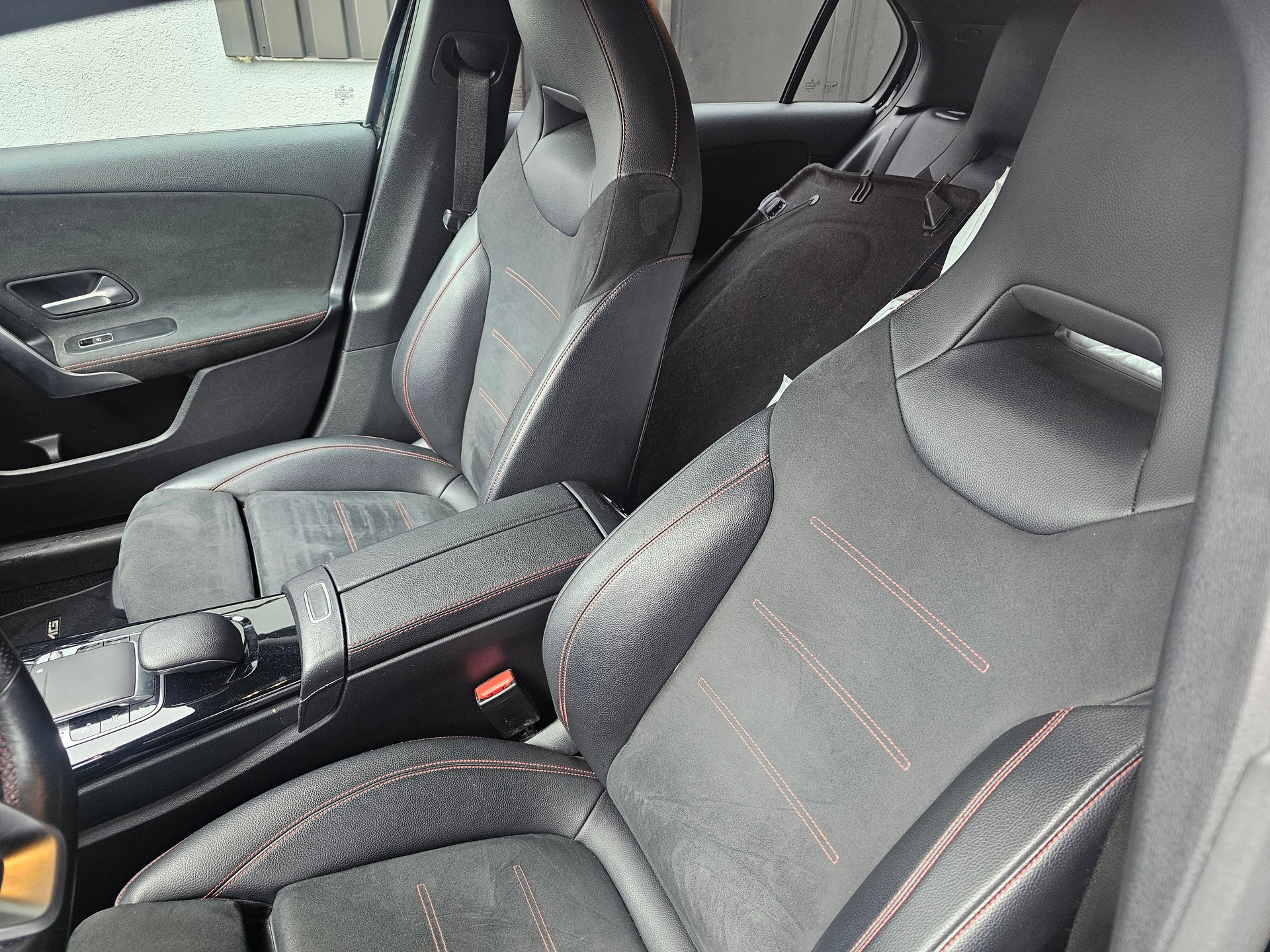 MERCEDES-BENZ A 200 AMG Line 7G-DCT-image-7