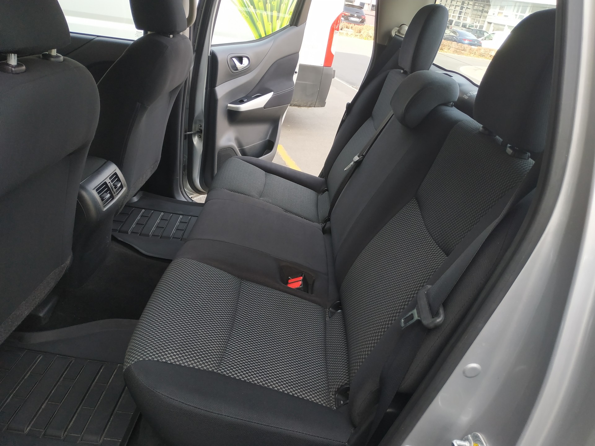 NISSAN Navara Double Cab Acenta 2.3 dCi 4WD-image-16