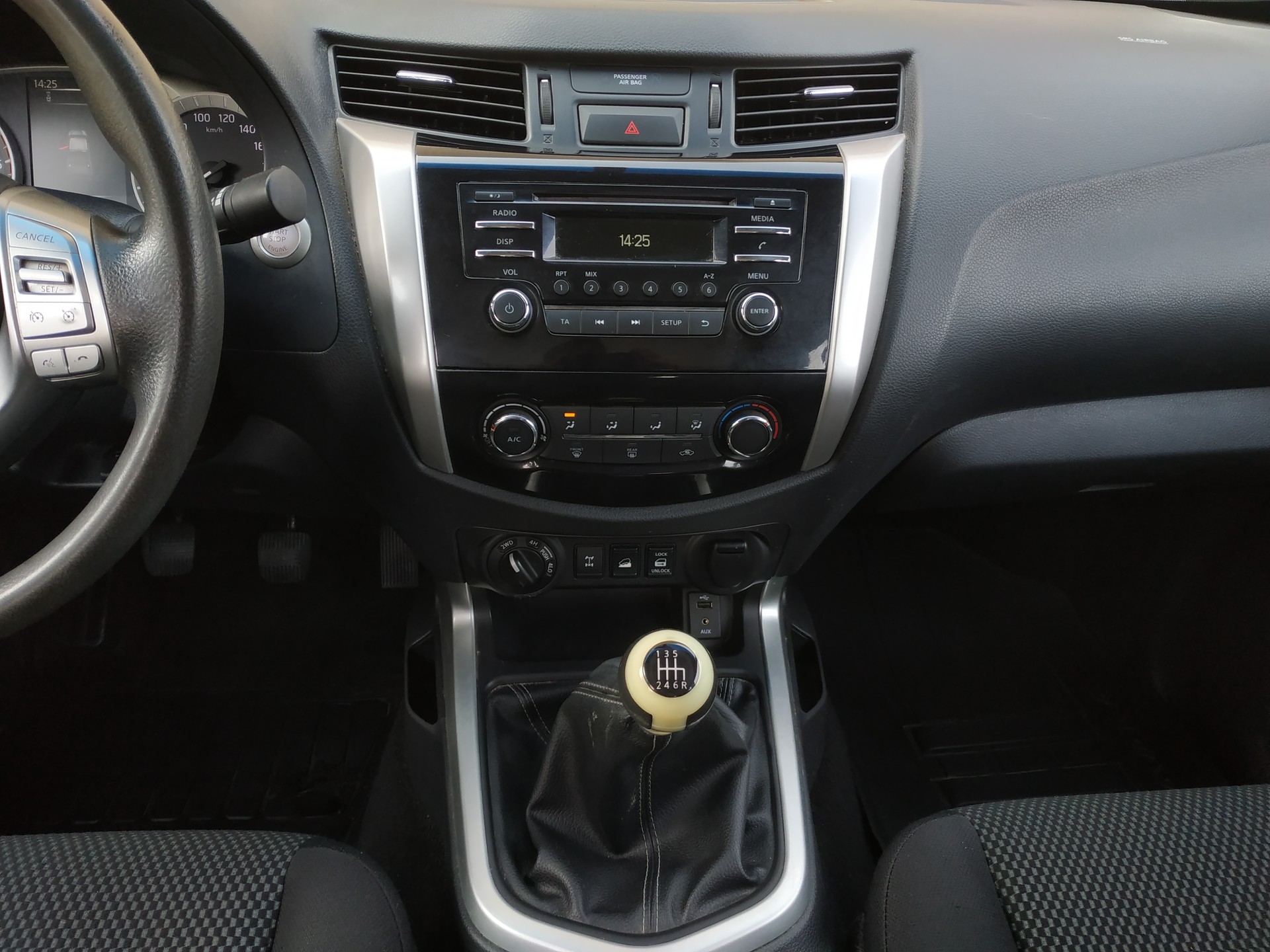 NISSAN Navara Double Cab Acenta 2.3 dCi 4WD-image-12