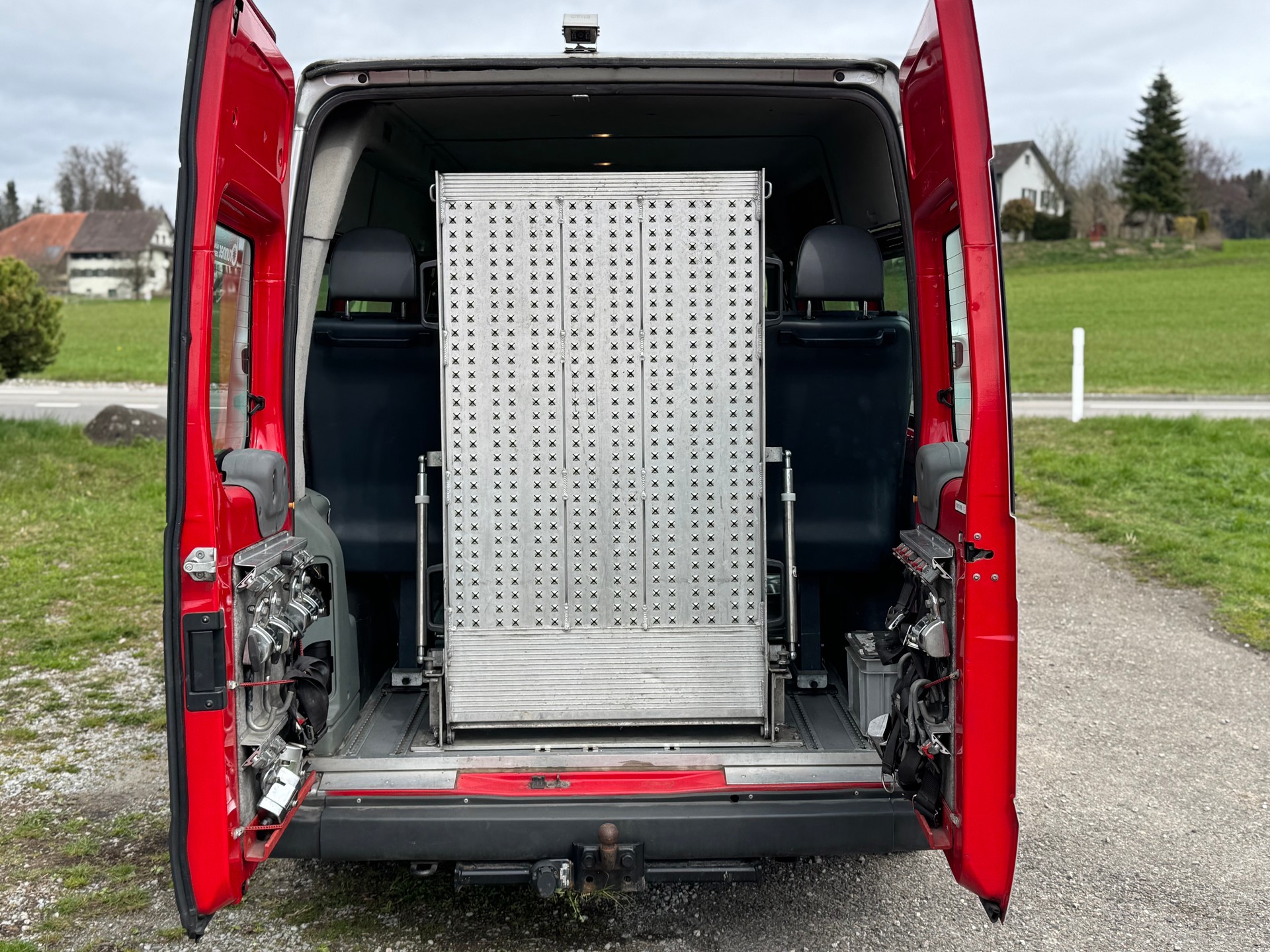 FORD Transit 2.2 TDCi 300 M-image-6