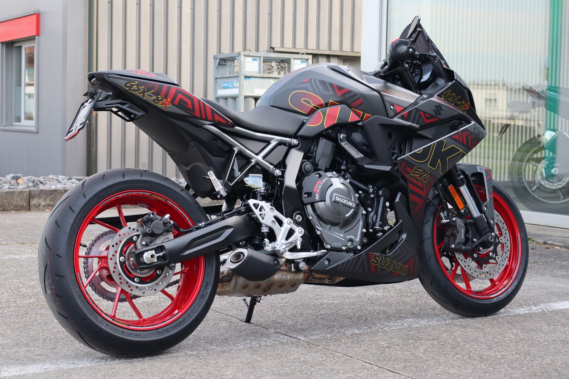 SUZUKI GSX-8R BLACK EVO-image-2