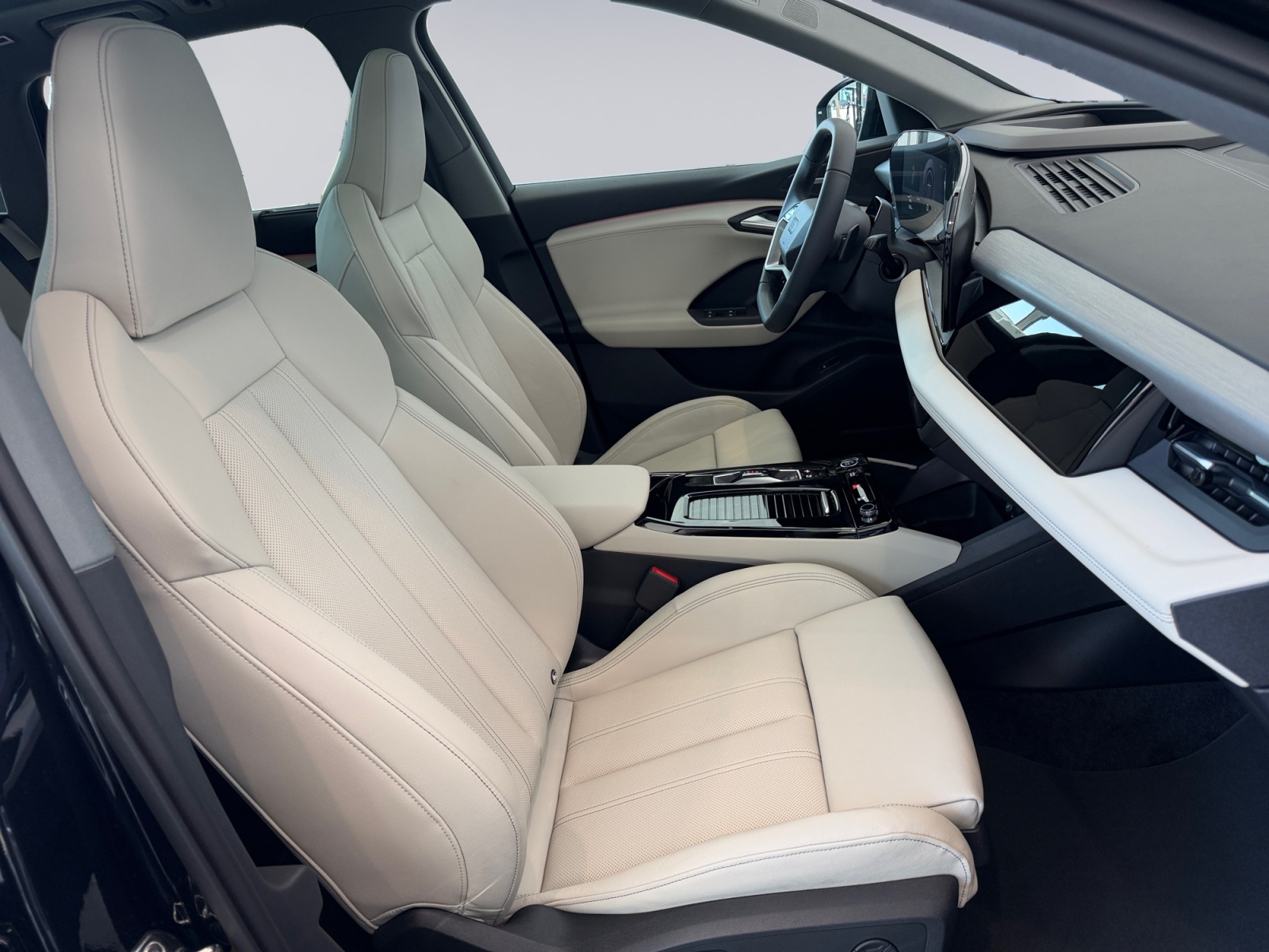 AUDI Q6 e-tron quattro-image-11