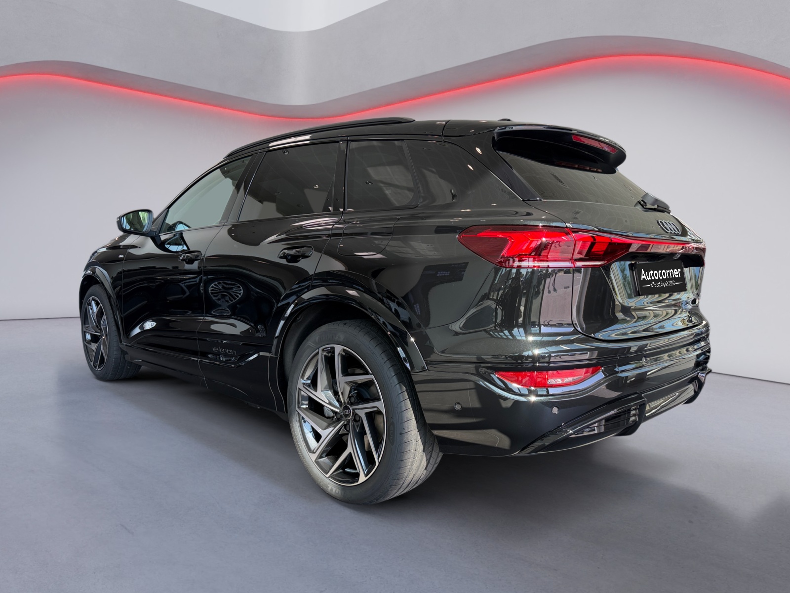 AUDI Q6 e-tron quattro-image-2