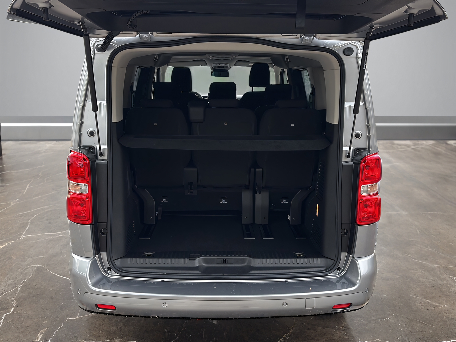 PEUGEOT Traveller 2.2 BlueHDi Family Edition S/S-image-10