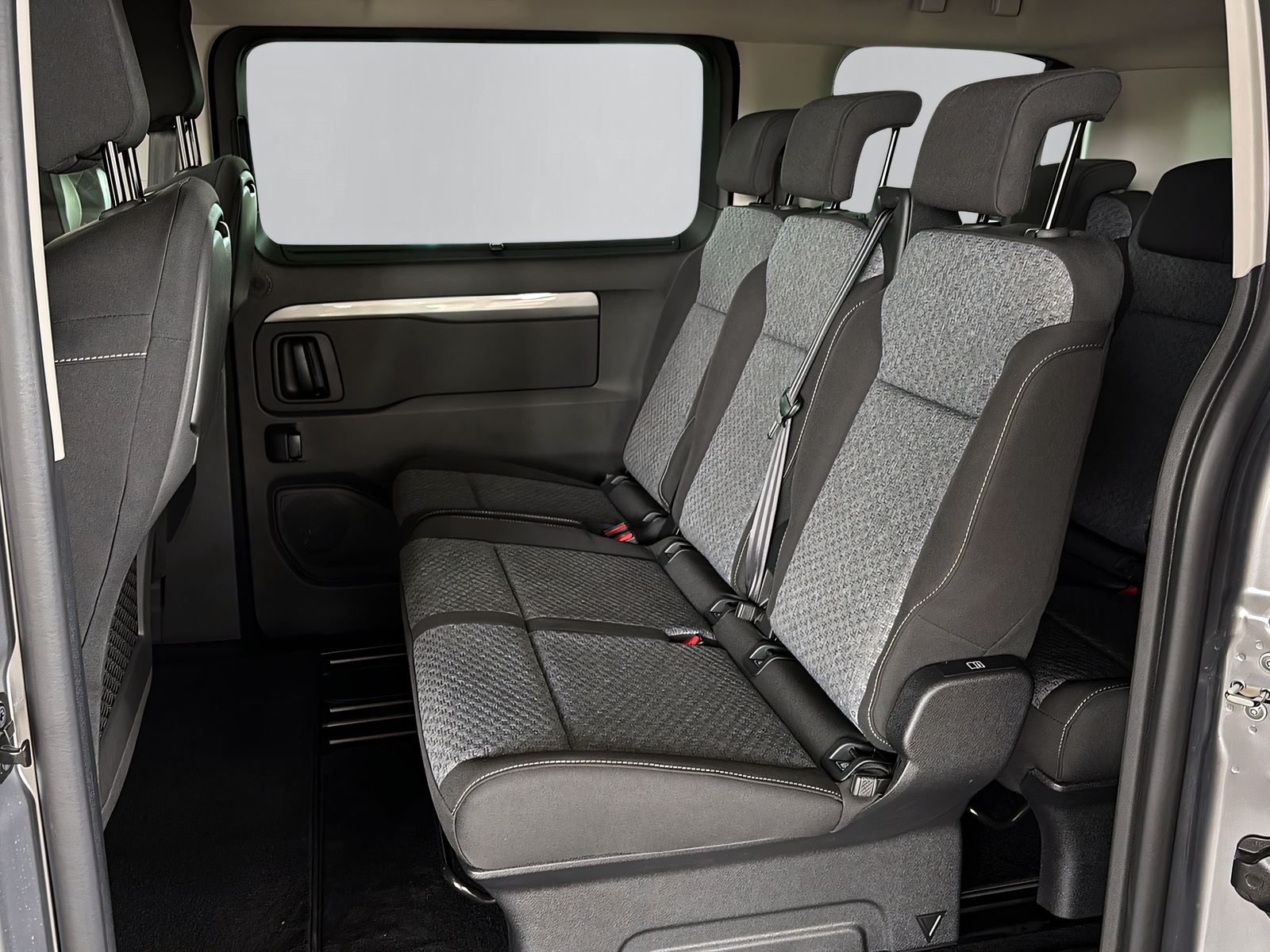 PEUGEOT Traveller 2.2 BlueHDi Family Edition S/S-image-6