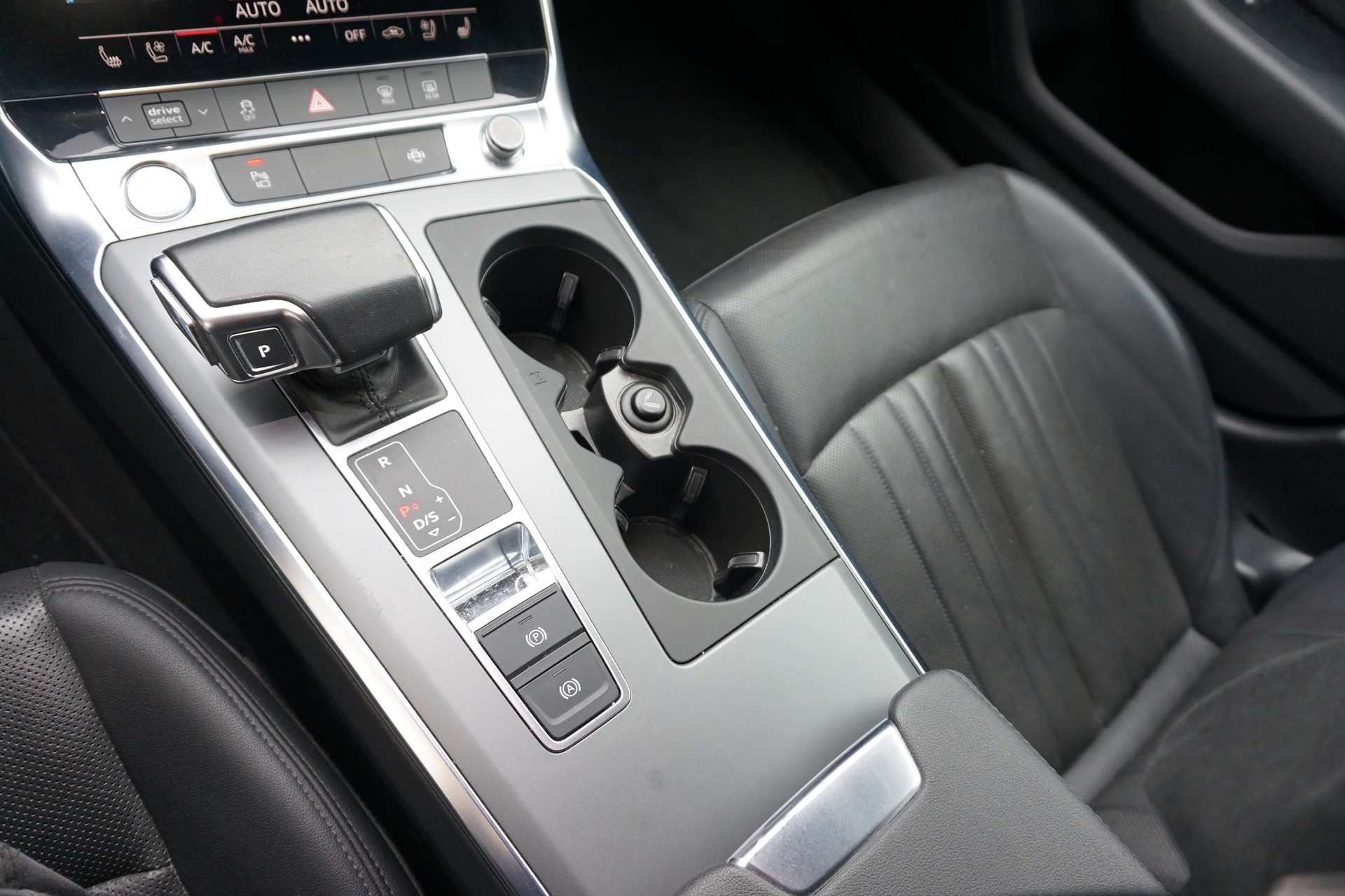 AUDI A6 Avant 45 TDI Design quattro tiptronic-image-12