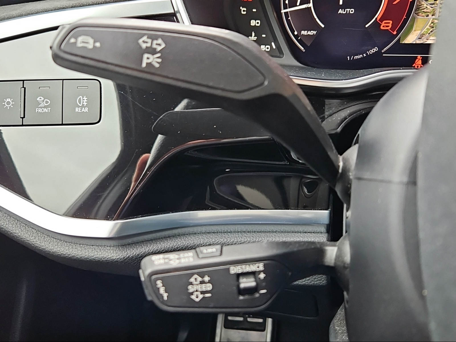 AUDI RS Q3 Sportback quattro S tronic Mythosschwarz Metallic-image-15