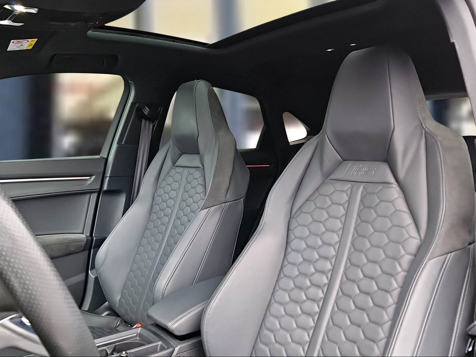 AUDI RS Q3 Sportback quattro S tronic Mythosschwarz Metallic-image-7