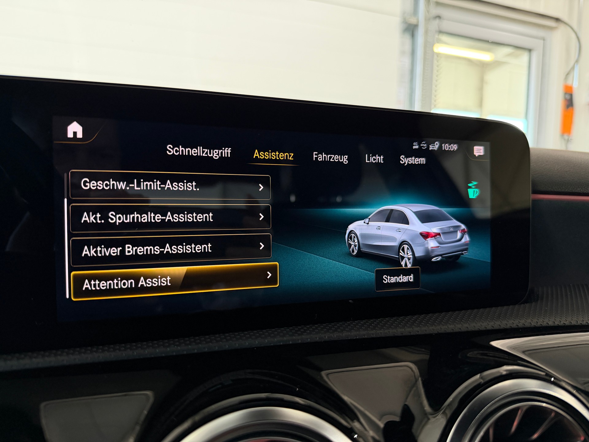 MERCEDES-BENZ A 220 AMG Line 7G-DCT 4Matic-image-13