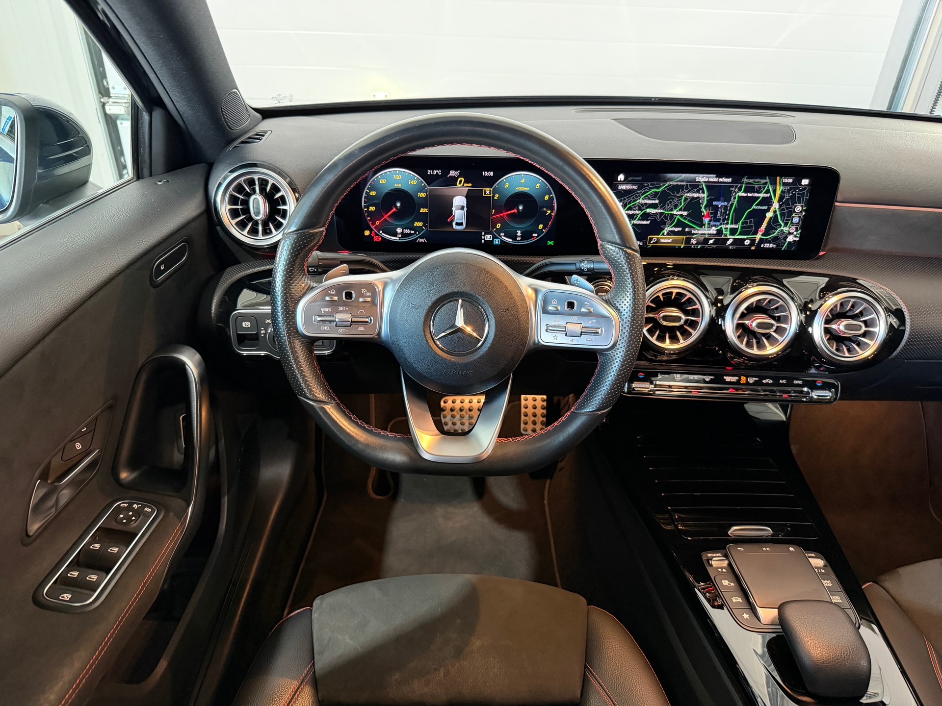 MERCEDES-BENZ A 220 AMG Line 7G-DCT 4Matic-image-7