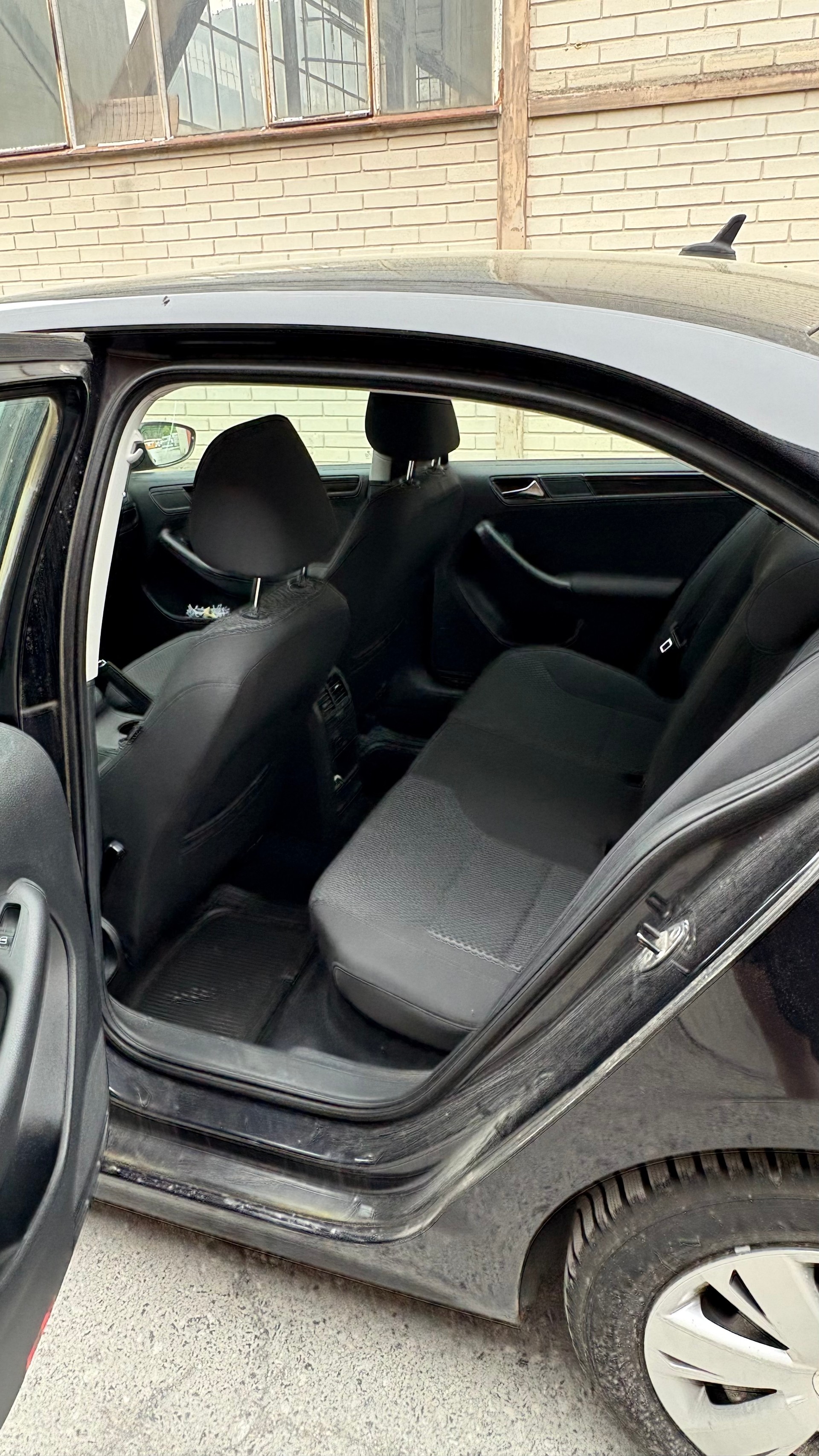 VW Jetta 2.0 TDI Highline-image-9