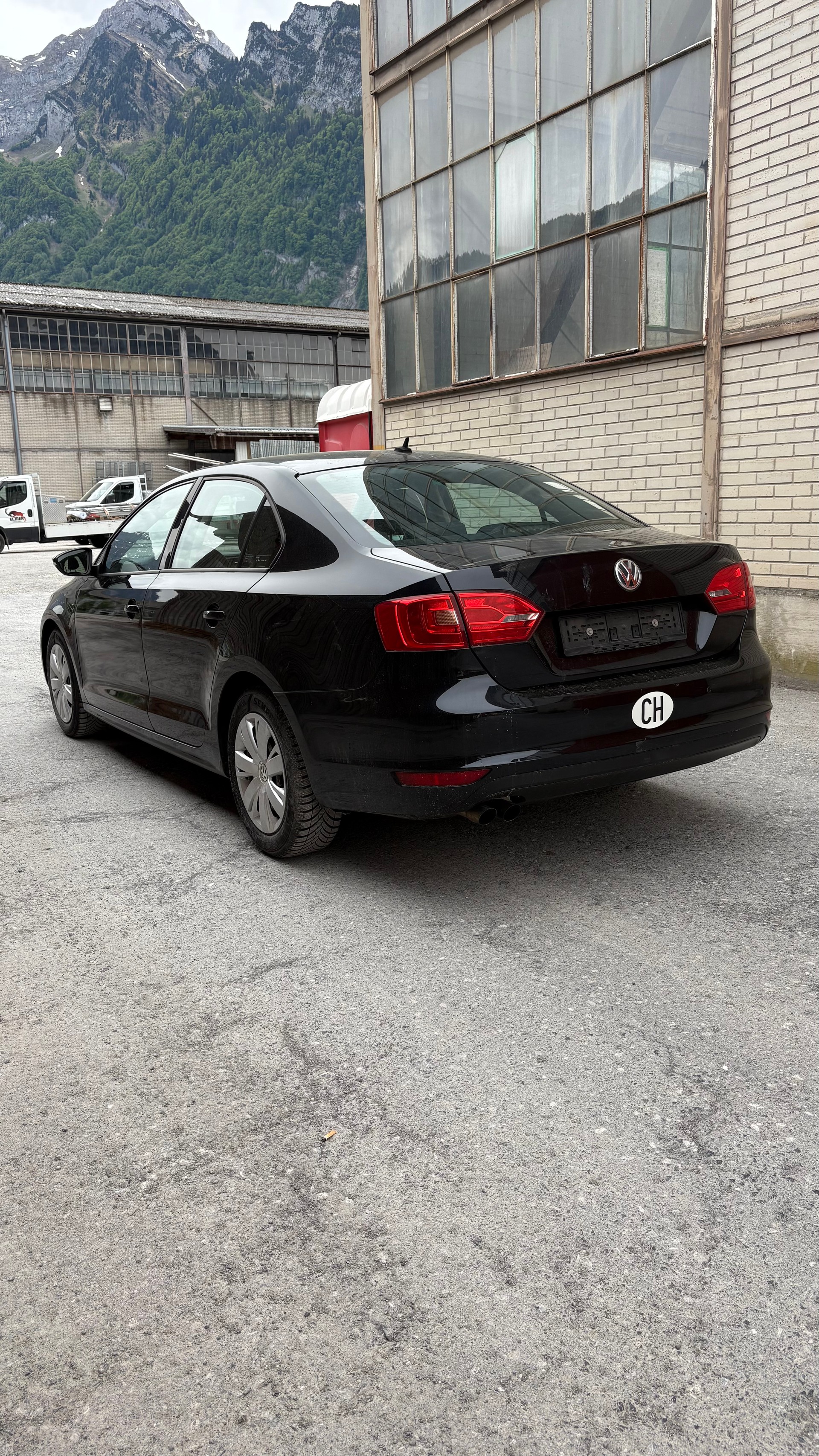 VW Jetta 2.0 TDI Highline-image-5