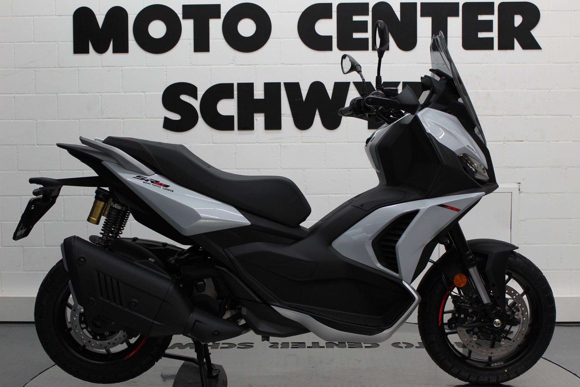 APRILIA SR GT 400-image-0