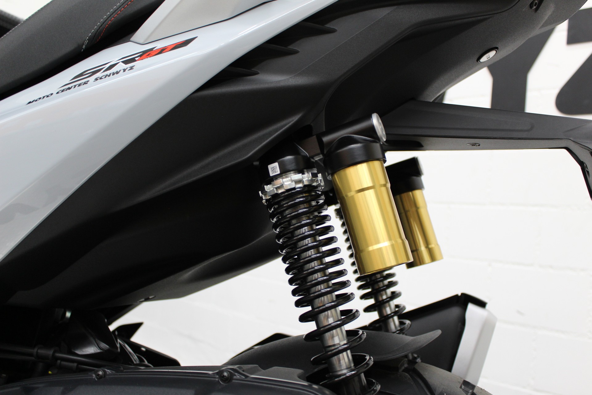 APRILIA SR GT 400-image-5