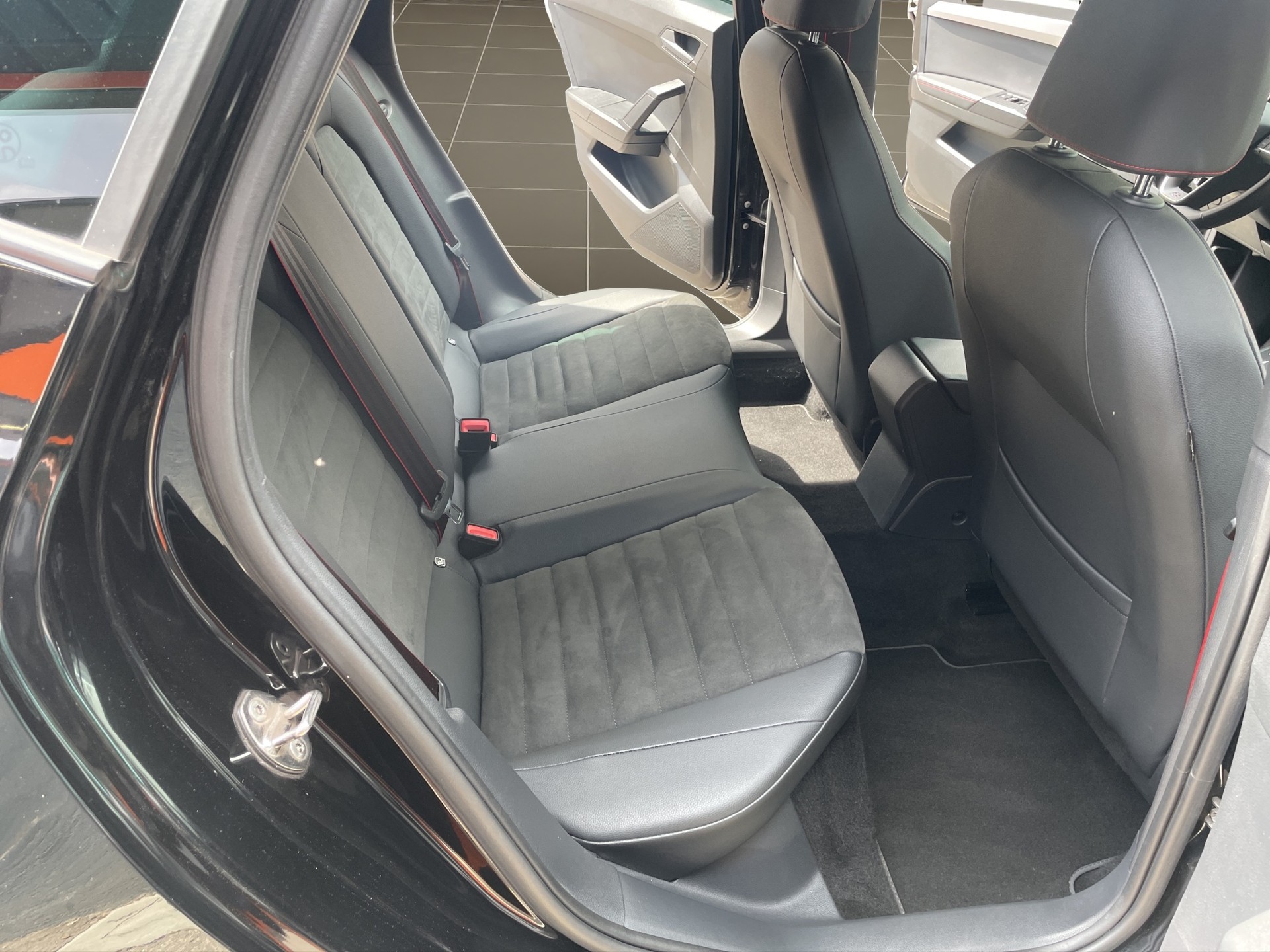 SEAT Ibiza 1.0 EcoTSI Hola FR DSG-image-14