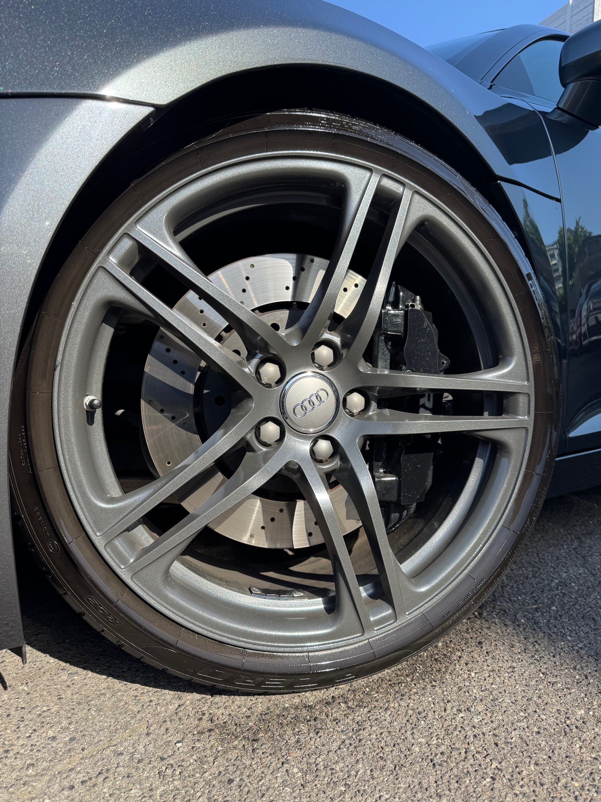AUDI R8 Coupé 4.2-showroom-element-1