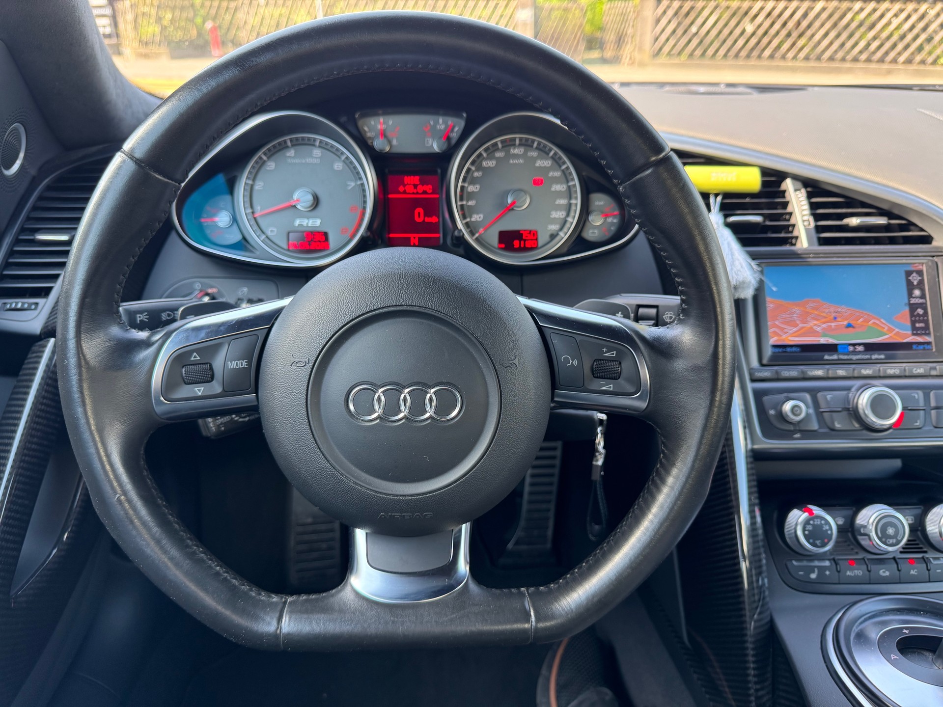 AUDI R8 Coupé 4.2-image-14