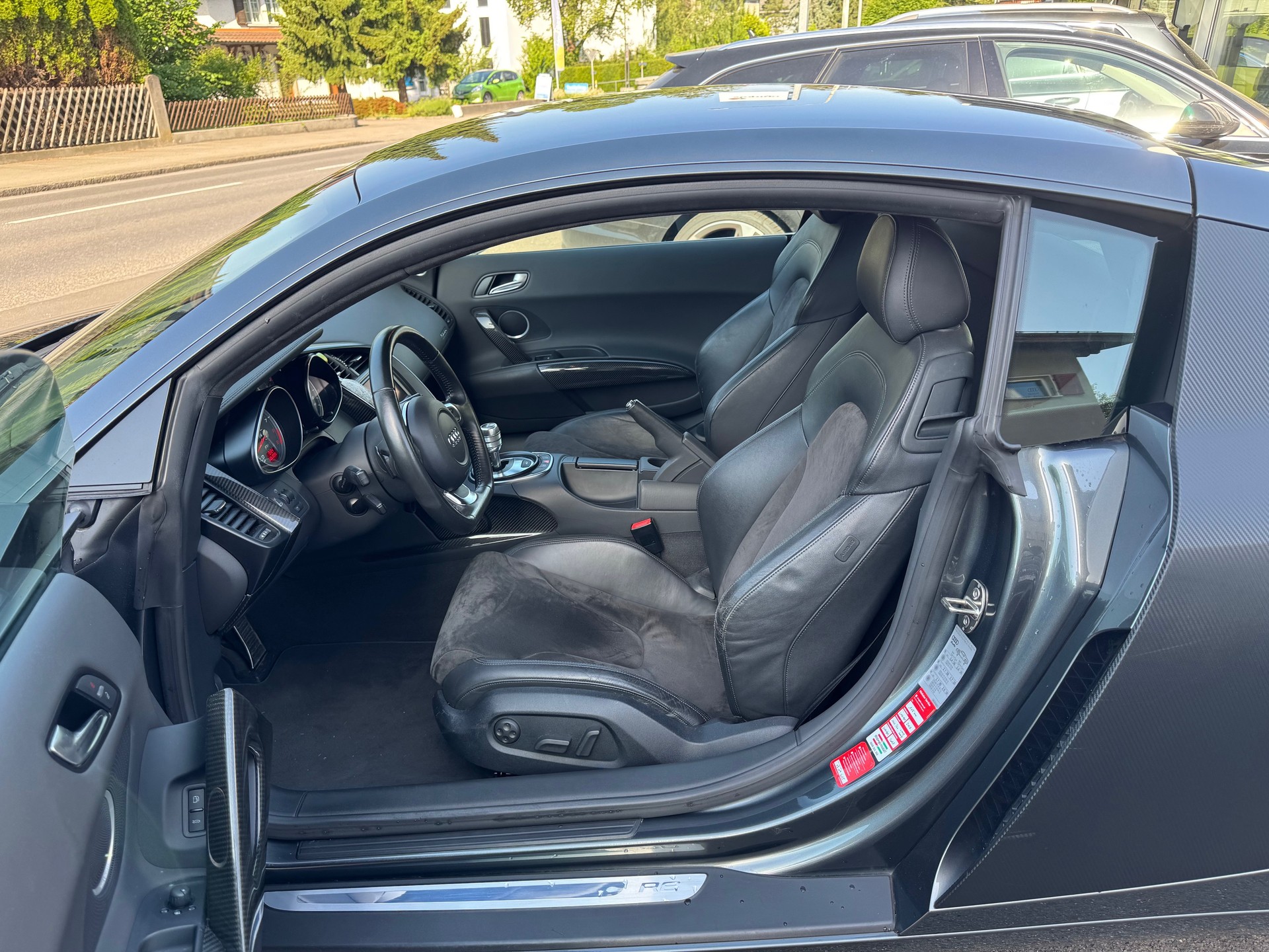 AUDI R8 Coupé 4.2-image-16