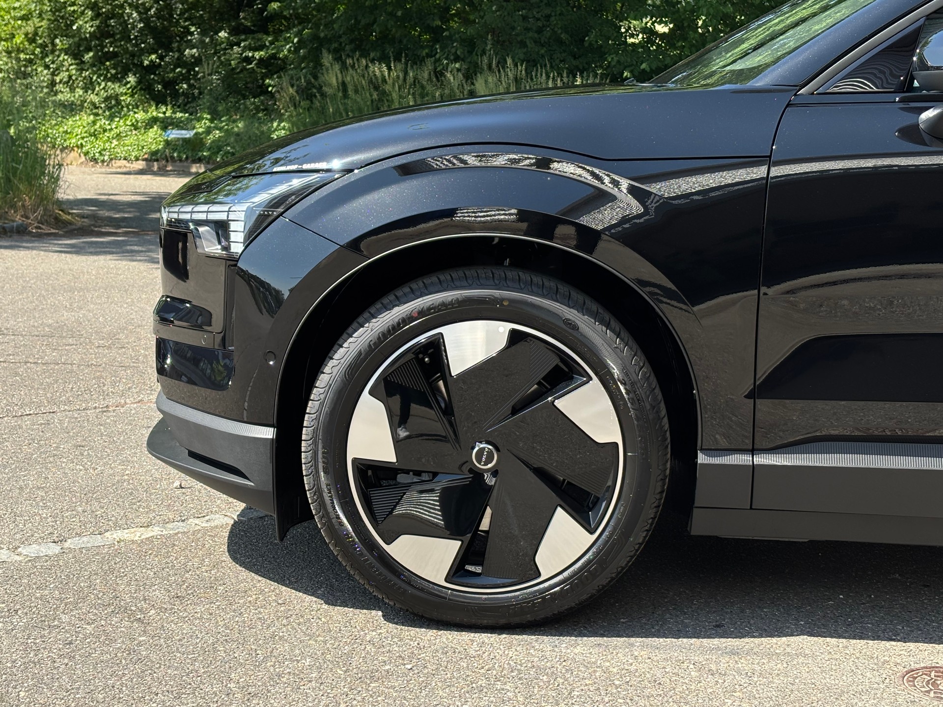 VOLVO EX30 E60 Ultra-showroom-element-1
